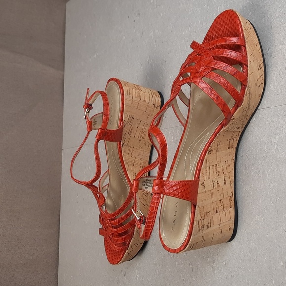 Tahari Star red strappy leather cork wedge sandals boho vacation resort, size 8 - Picture 6 of 9